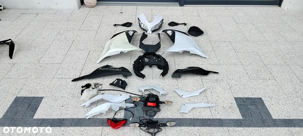 KAWASAKI NINJA 300 LAMPA REFLEKTOR CZASZA OWIEWKA WYPEŁNIENIE OGON LUSTERKO - 1