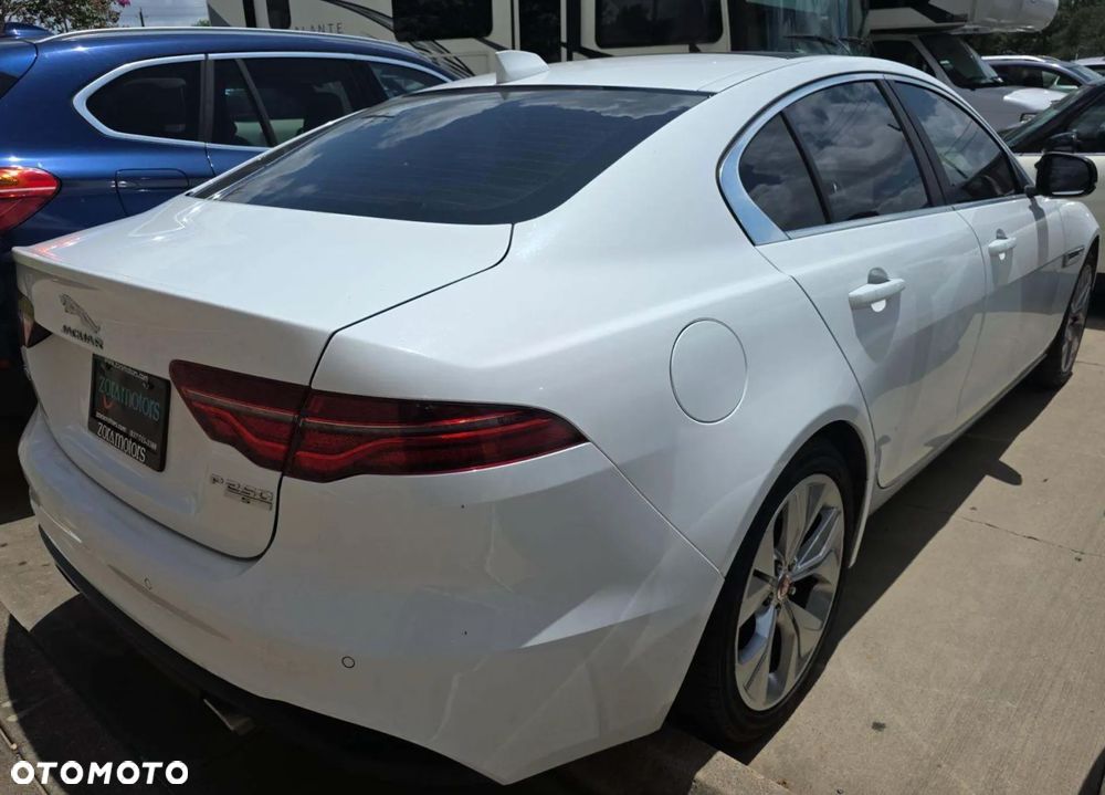 Jaguar XE P250 R-Dynamic SE - 3