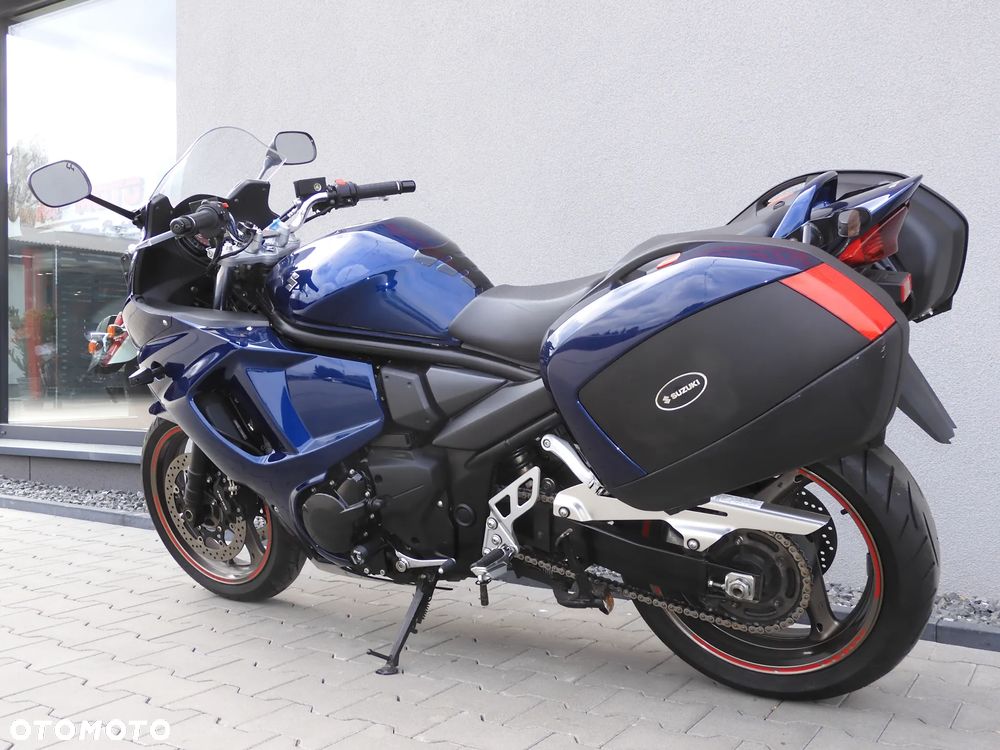 Suzuki GSX - 32