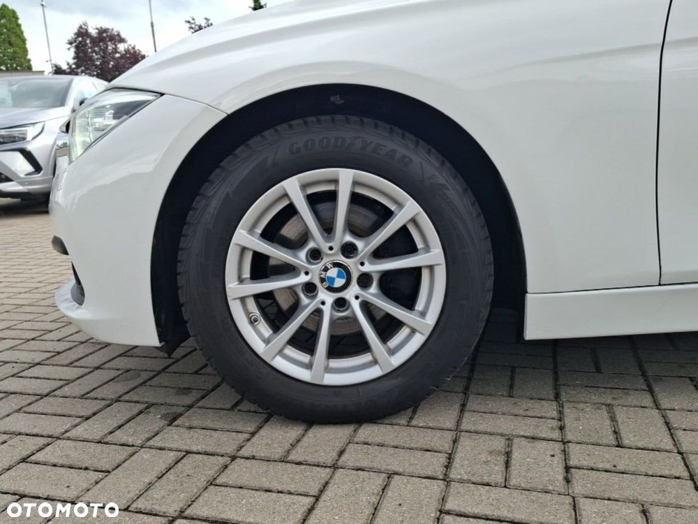 BMW Seria 3 318i - 13