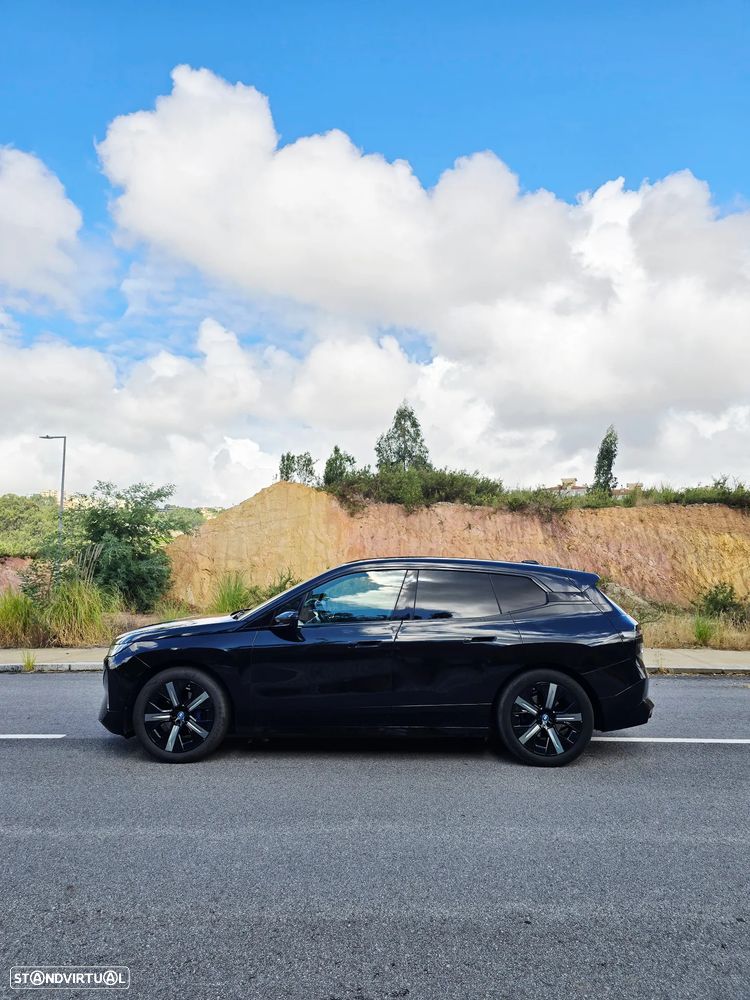 BMW iX xDrive 40 Pack Desportivo - 7
