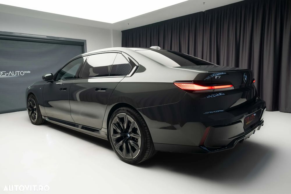 BMW i7 - 4