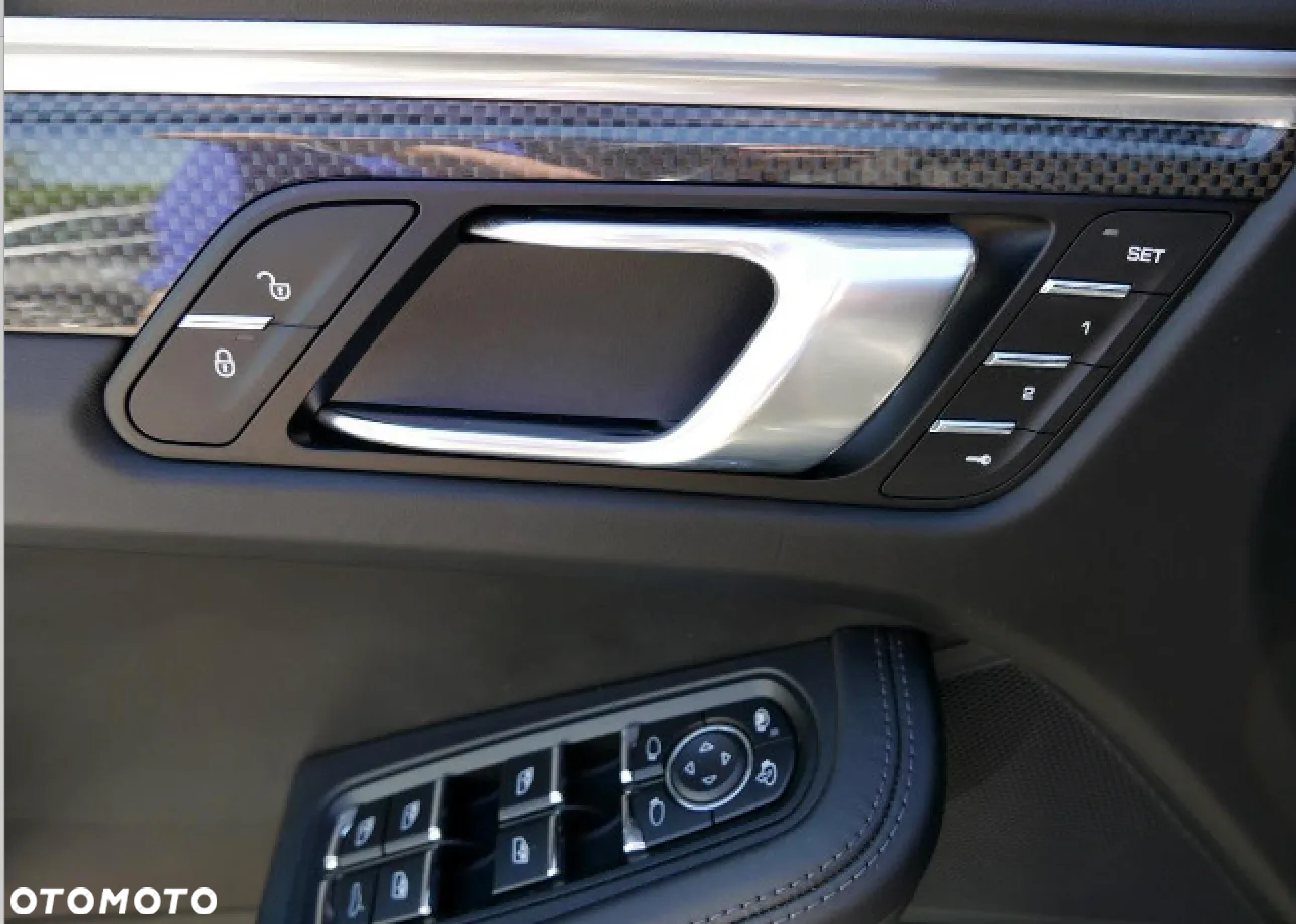 Porsche Macan Turbo - 24
