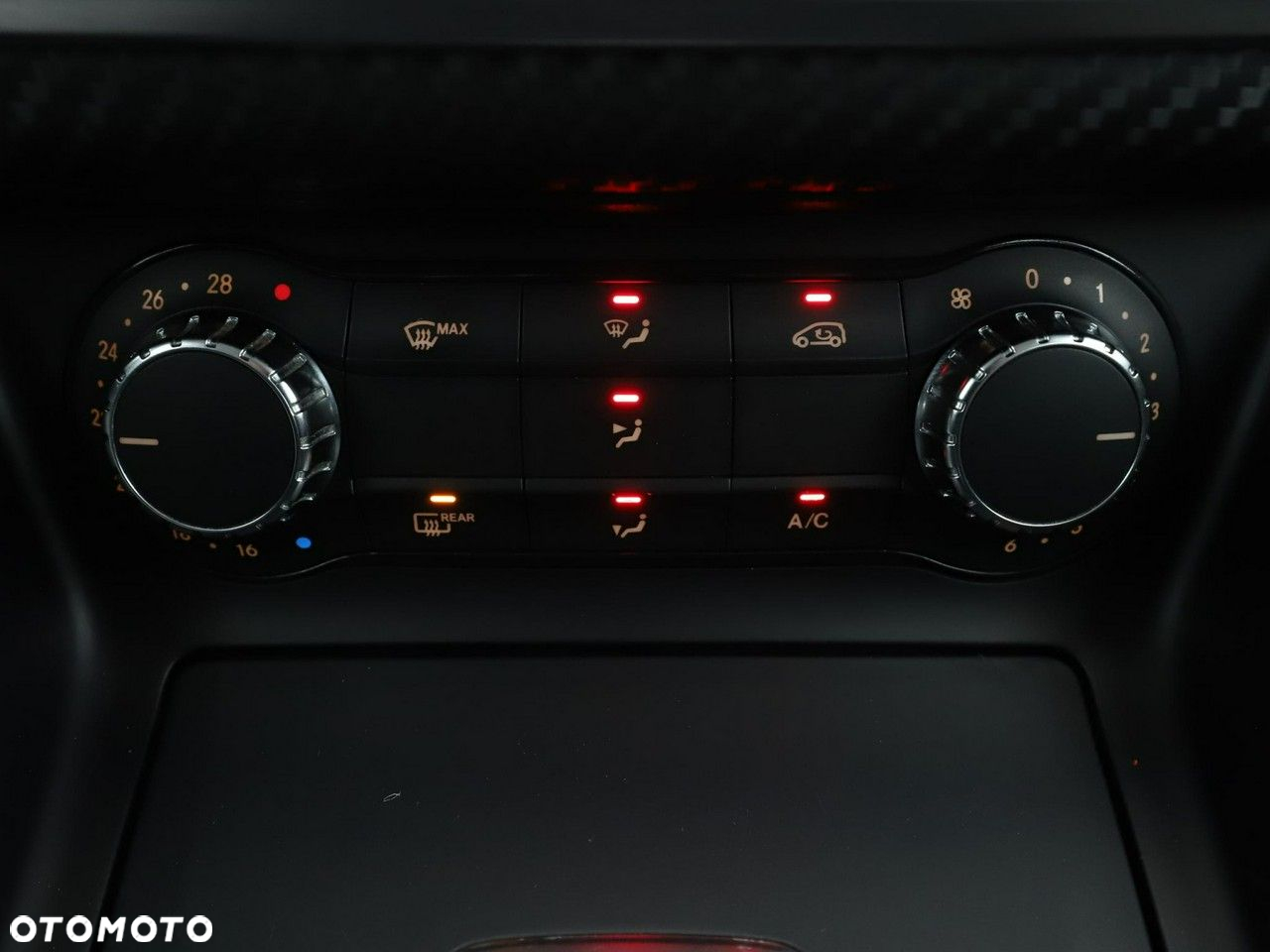 Mercedes-Benz GLA 180 d 7G-DCT - 27