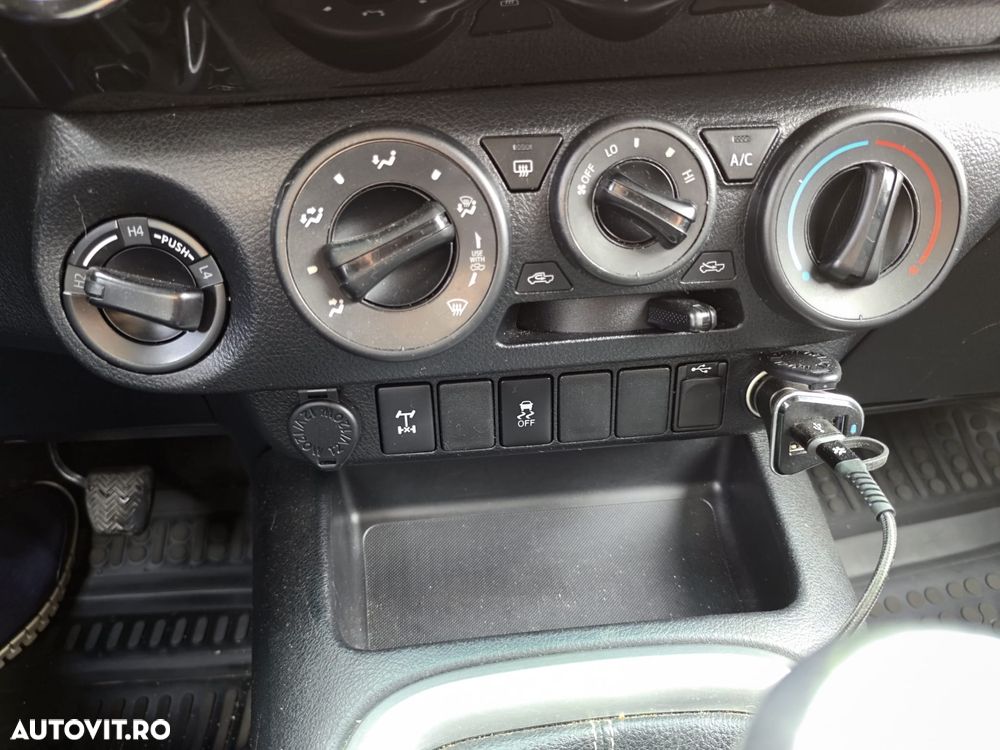 Toyota Hilux 4x4 Double Cab M/T Style - 21