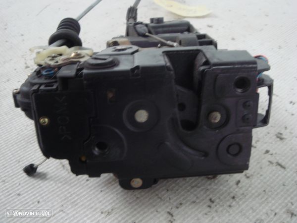 Fecho Da Porta Trás Esq Volkswagen Passat (3B3) - 2