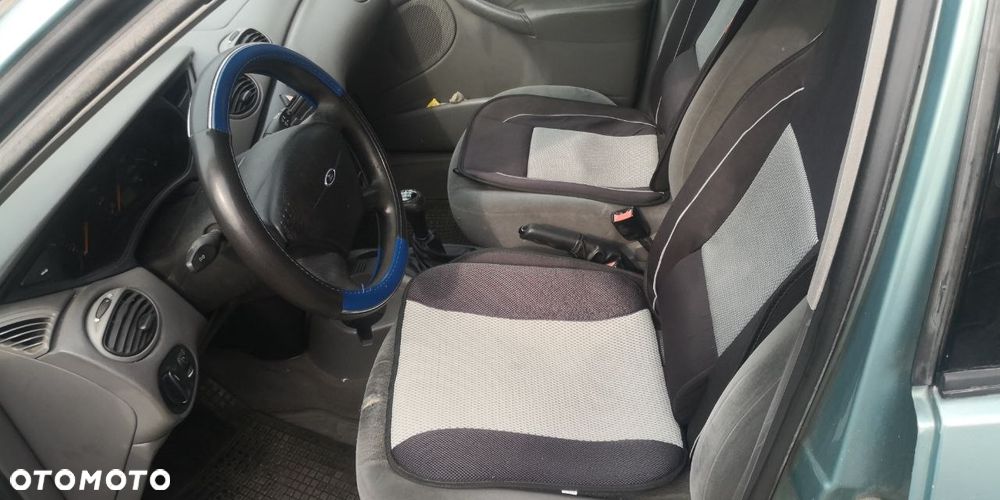 Ford Focus 1.6 Ambiente - 9