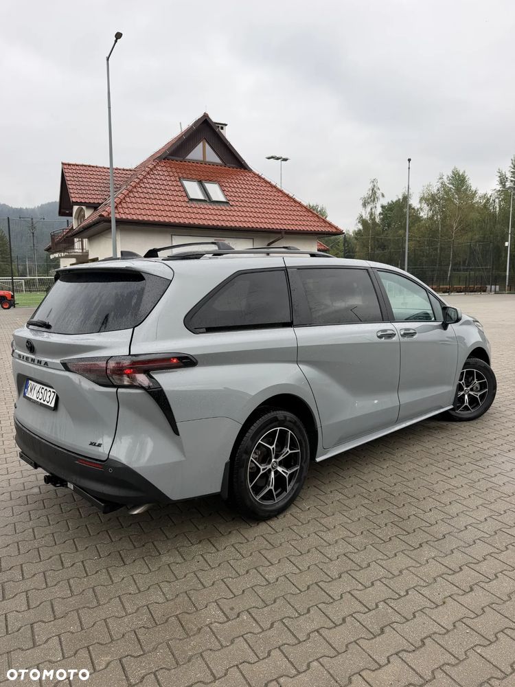 Toyota Sienna - 5
