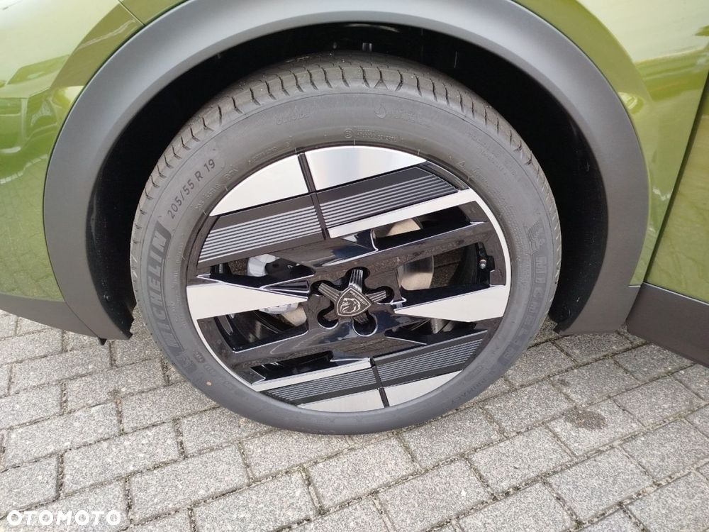 Peugeot 408 - 31