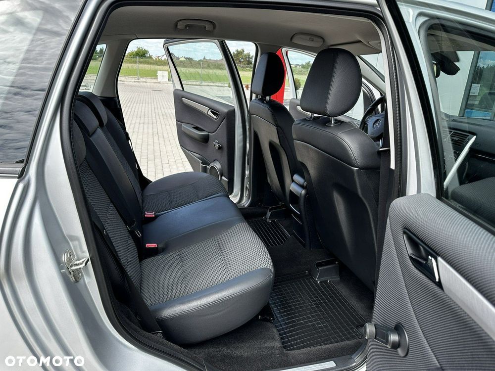 Mercedes-Benz Klasa B 180 BlueEffICIENCY - 13