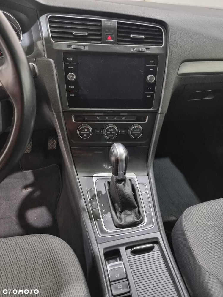 Volkswagen Golf - 26