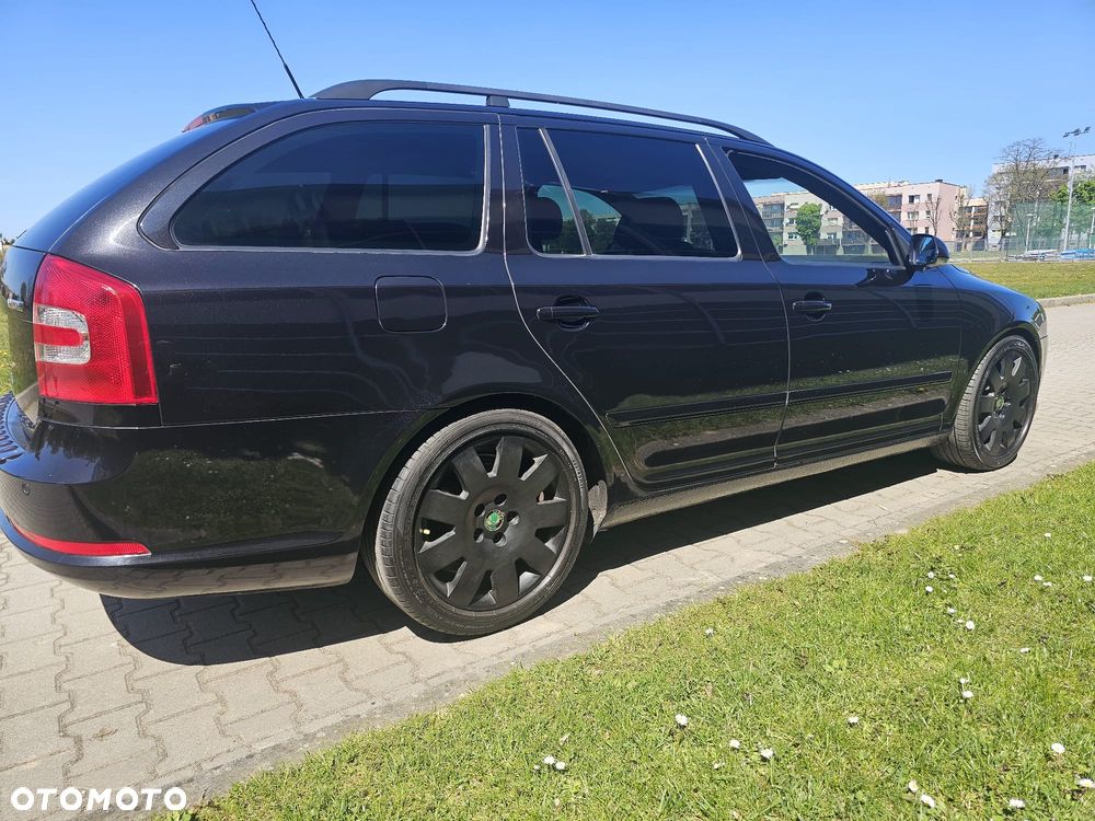 Skoda Octavia 2.0 TDI DPF RS - 8