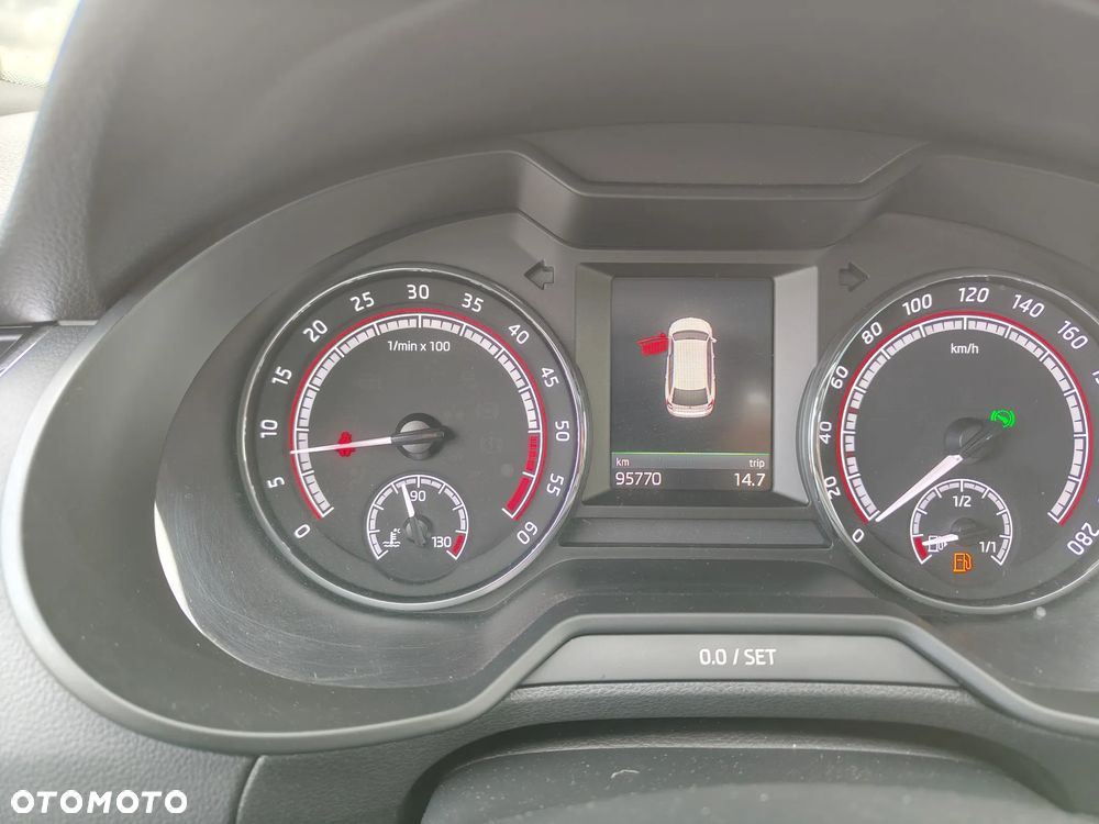 Skoda Octavia 2.0 TDI DSG RS - 17