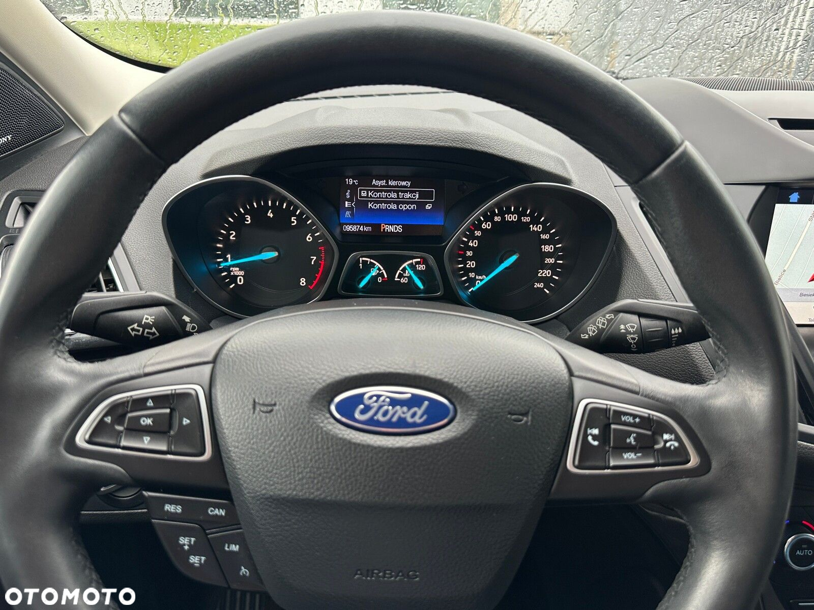 Ford Kuga - 23