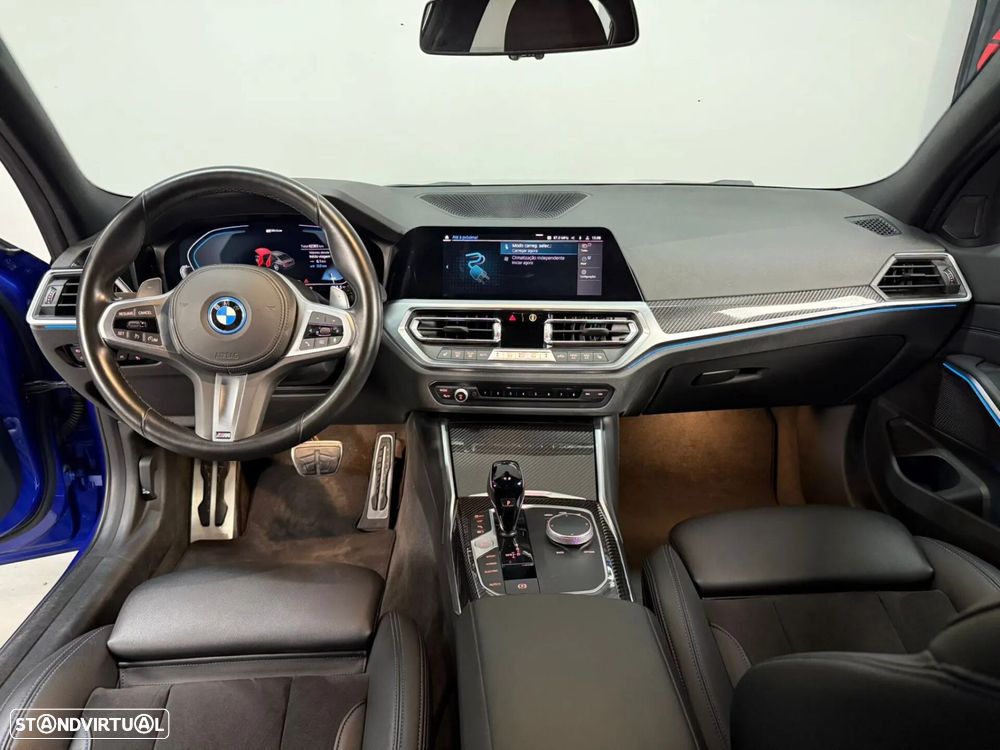 BMW 330 e Touring Pack Desportivo M Auto - 25