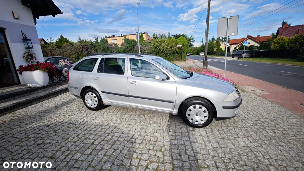 Skoda Octavia 1.6 FSI Ambiente - 1