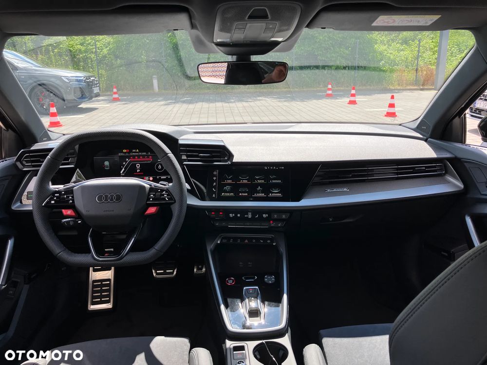 Audi RS3 Limousine - 16