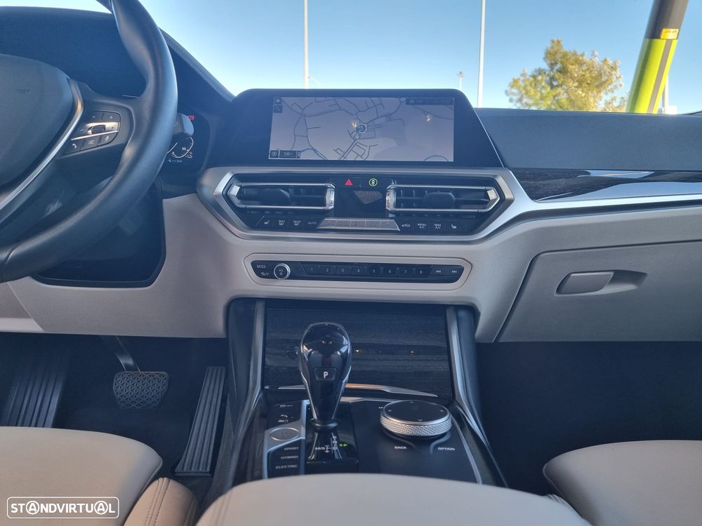 BMW 320 e Line Luxury Auto - 31