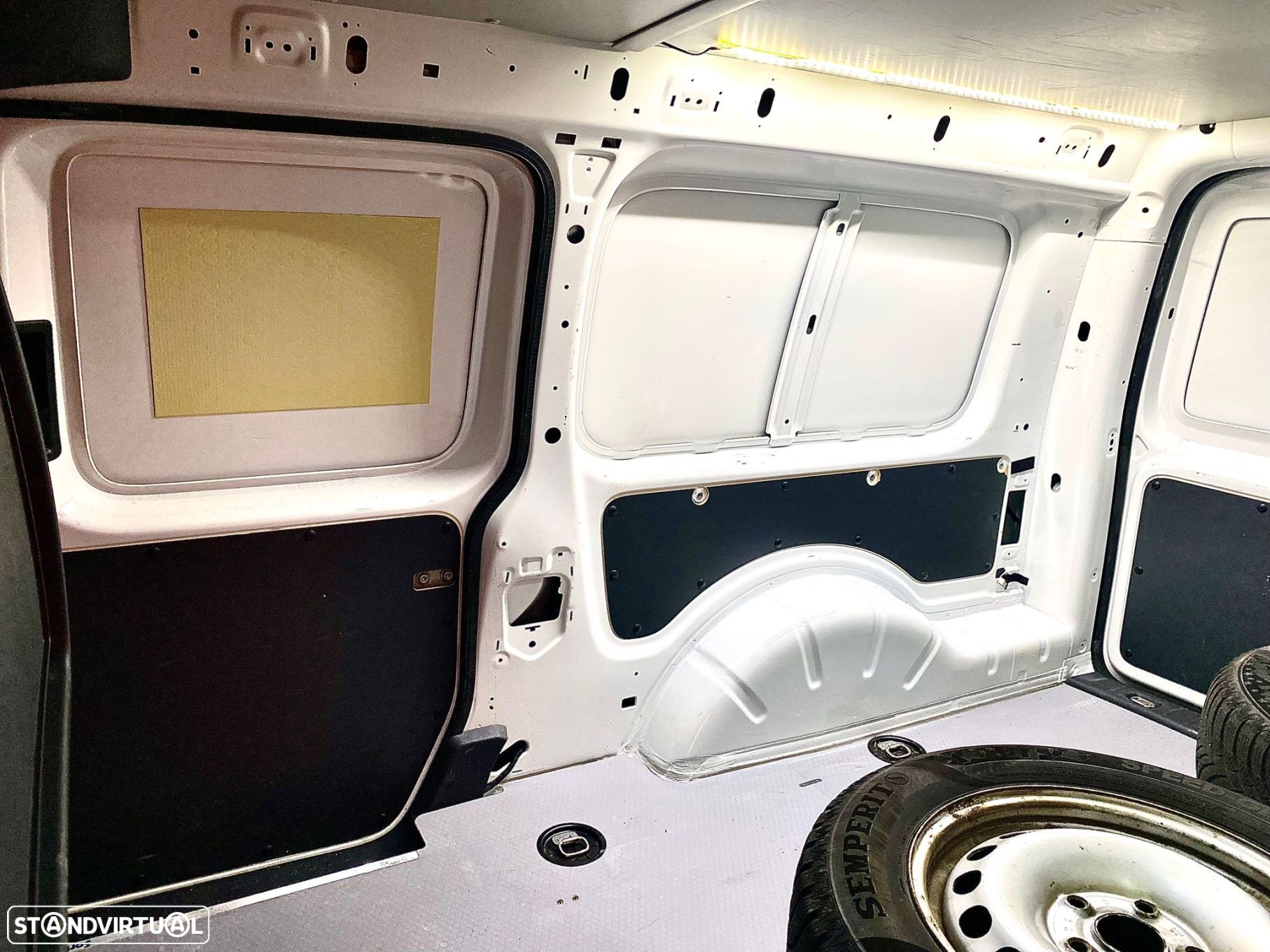 VW Caddy 2.0 TDi BM Comfortline DSG - 32