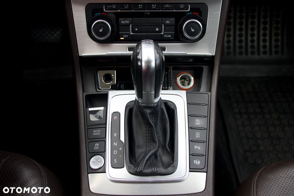 Volkswagen Passat Variant 2.0 TDI DSG BlueMotion Technology Exclusive - 22