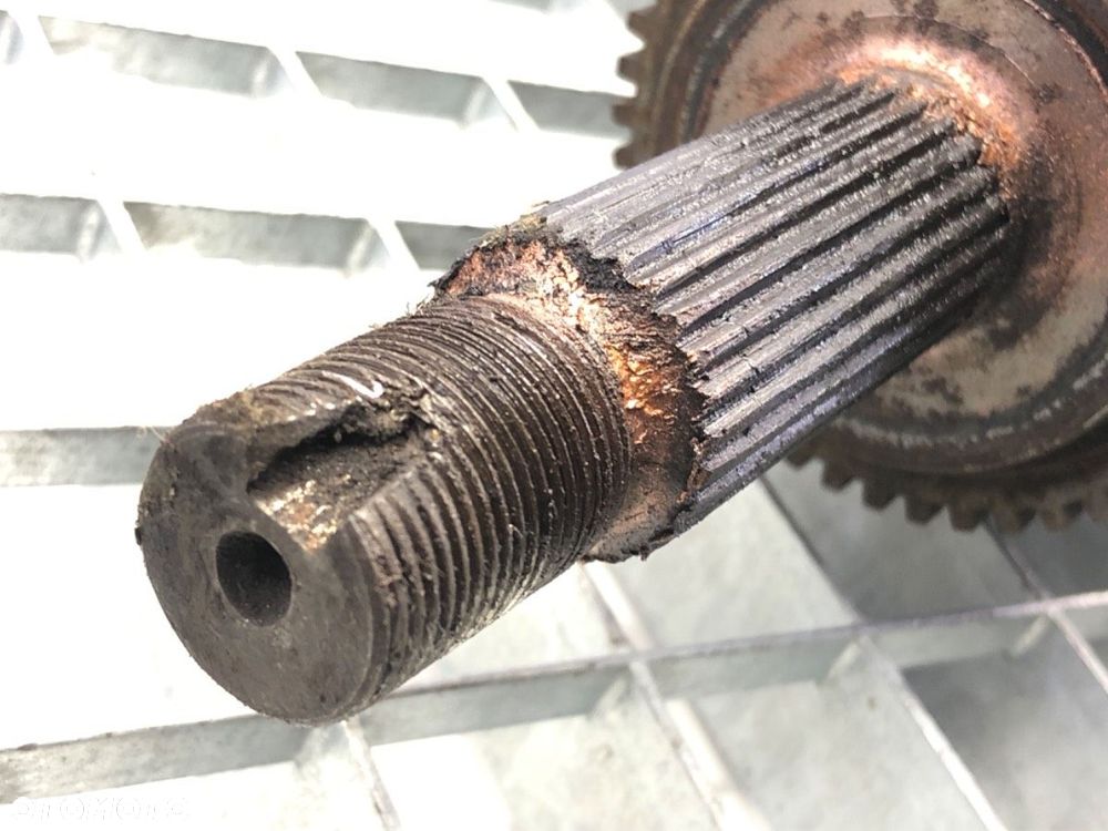 PÓŁOŚ PRAWY PRZÓD  KIA VENGA (YN) 2010 - 2022 1.6 CRDi 115 85 kW [116 KM] olej napędowy 2010 - - 4