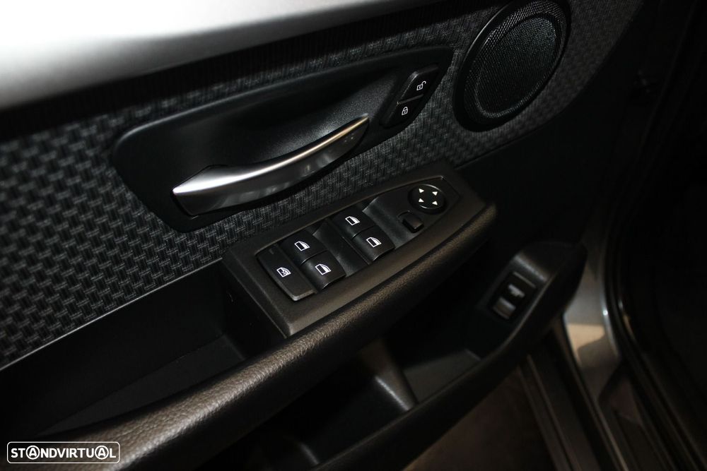 BMW 216 Active Tourer d Advantage - 25