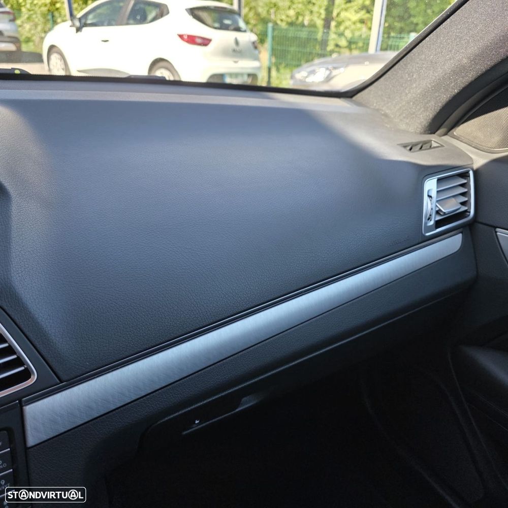 Mercedes-Benz E 220 CDi BlueEfficiency Auto - 31