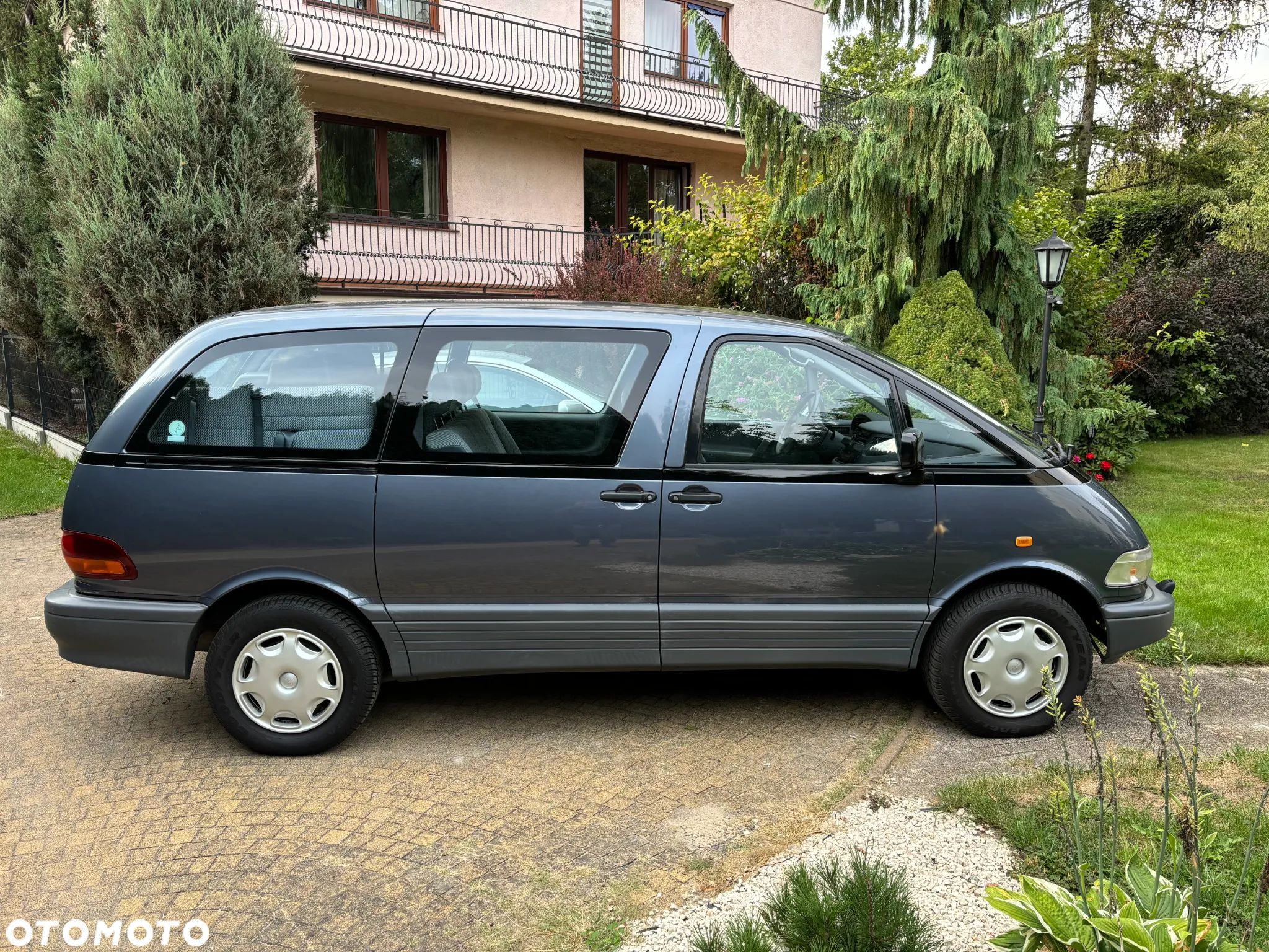 Toyota Previa - 1