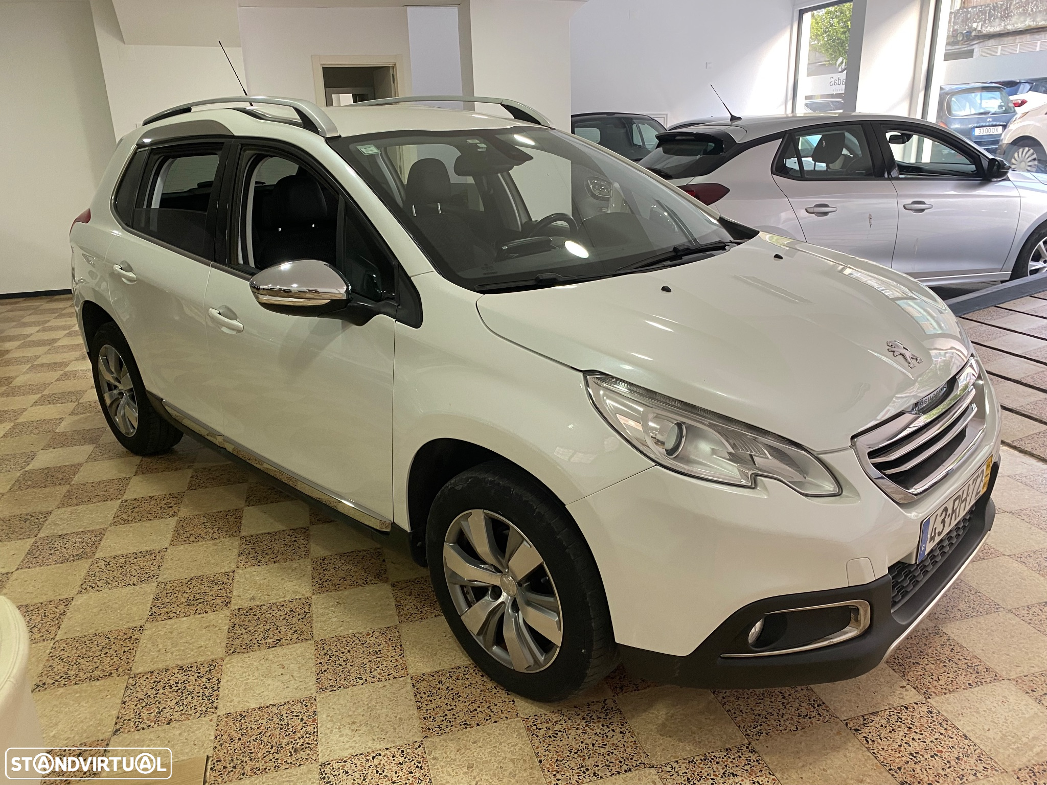 Peugeot 2008 1.2 PureTech Allure - 3