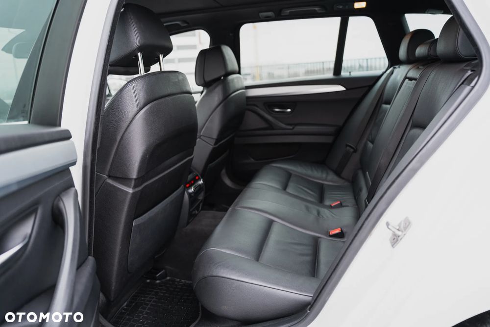 BMW Seria 5 520d xDrive - 27
