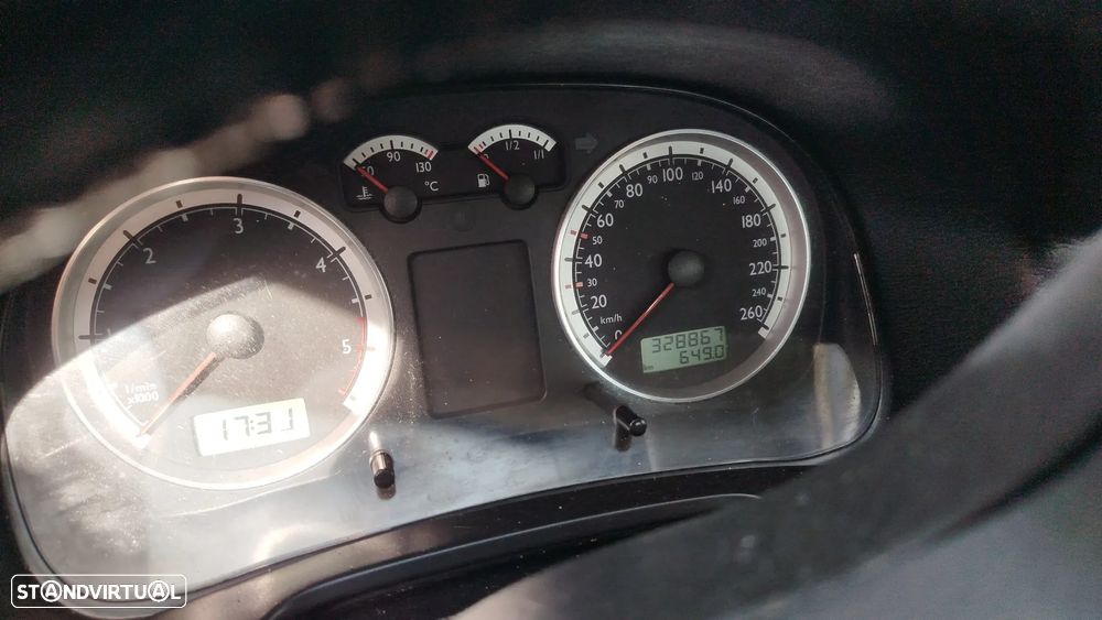 VW Bora 1.9 TDi Highline - 4