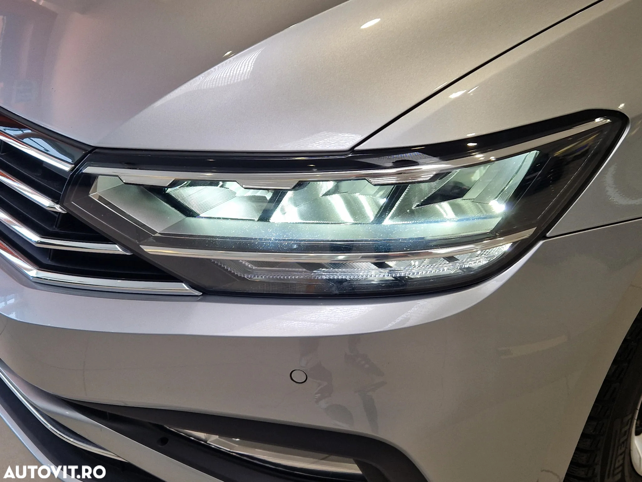 Volkswagen Passat 2.0 TDI DSG Comfortline - 9
