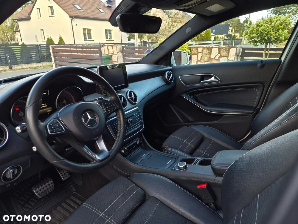 Mercedes-Benz GLA 180 (CDI) d 7G-DCT AMG Line - 32