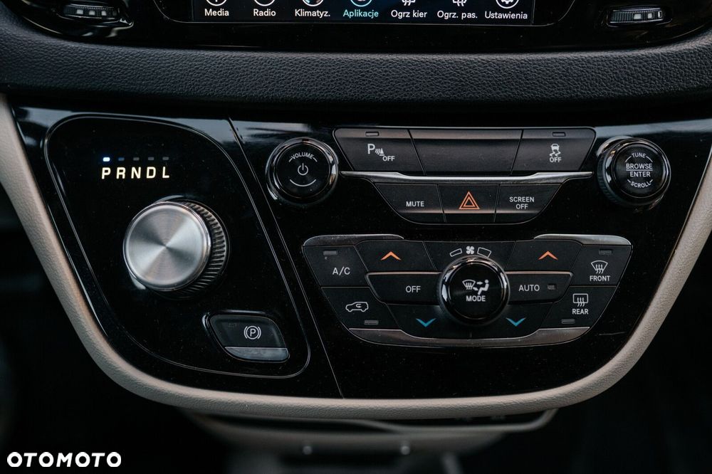 Chrysler Pacifica - 29