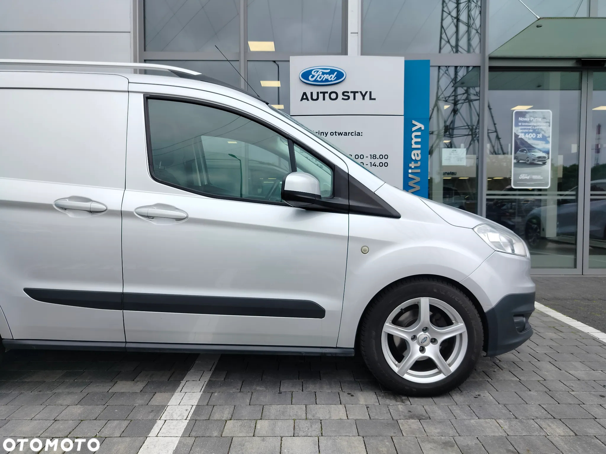 Ford Transit Courier - 31