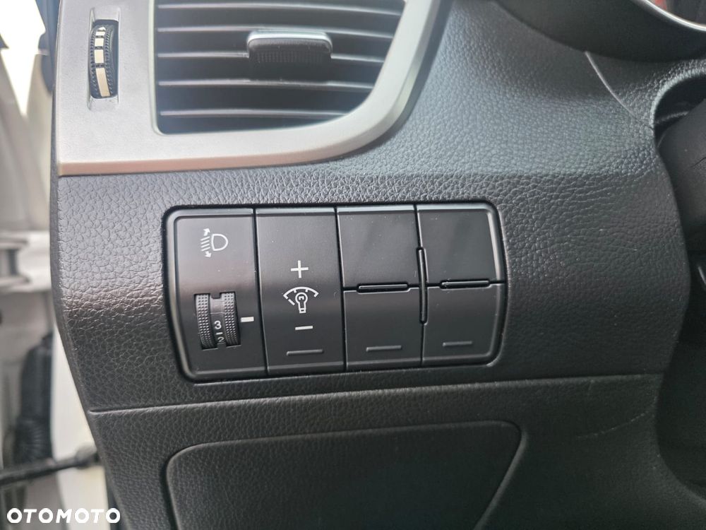 Hyundai i30 1.4 Fifa World Cup Edition - 15