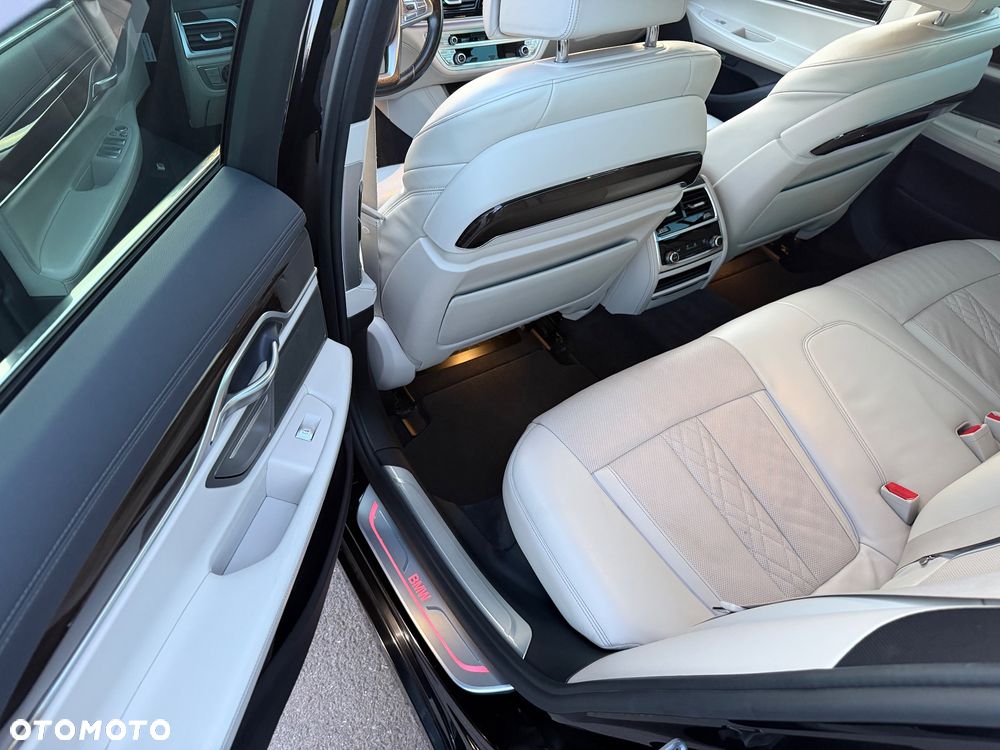 BMW Seria 7 740d xDrive - 14