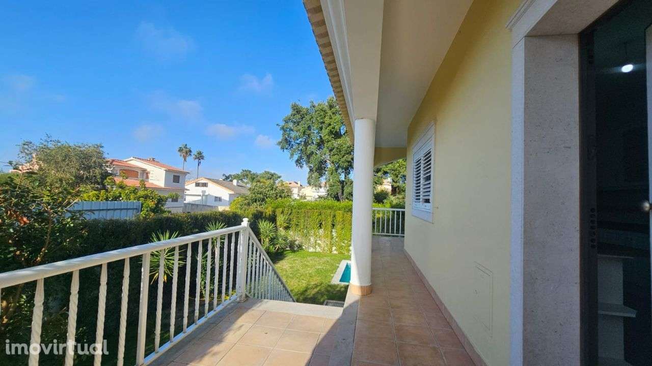 Moradia V4 na Marisol com Piscina - Grande imagem: 4/42