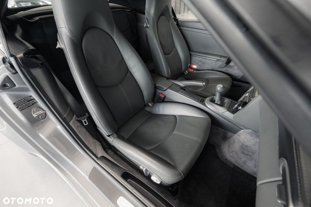 Porsche 911 Carrera 4S - 16