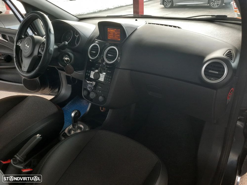 Opel Corsa 1.2 Cosmo Easytronic - 28