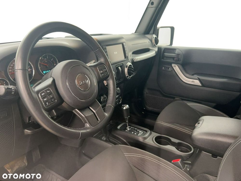 Jeep Wrangler - 10