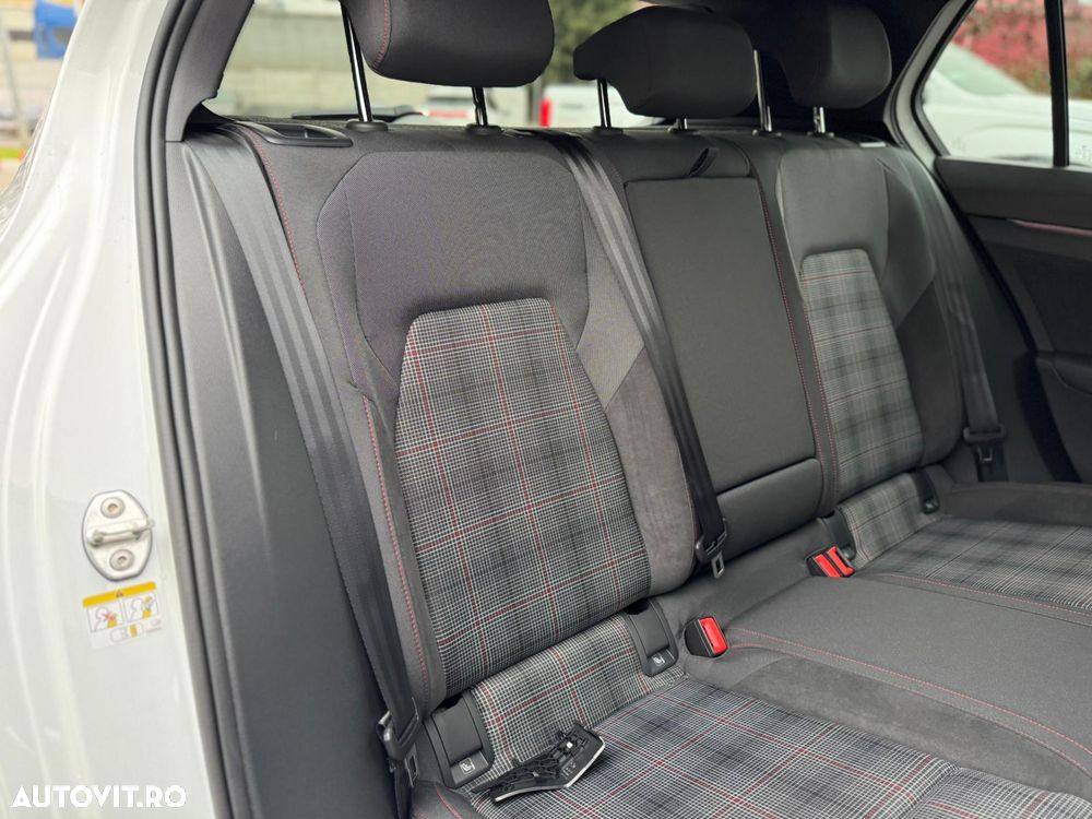 Volkswagen Golf GTI - 12
