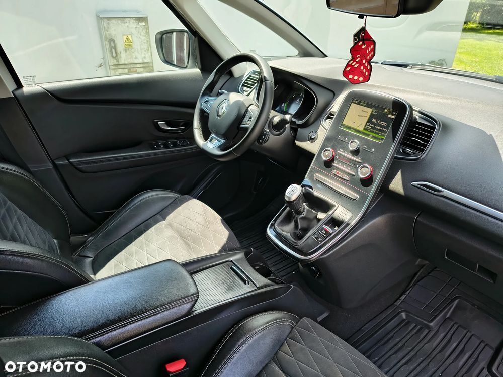 Renault Grand Scenic - 27