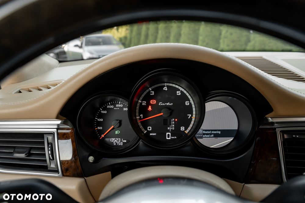 Porsche Macan Turbo - 37