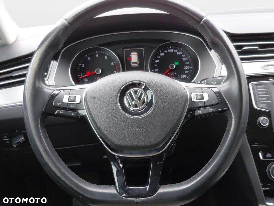 Volkswagen Passat - 15