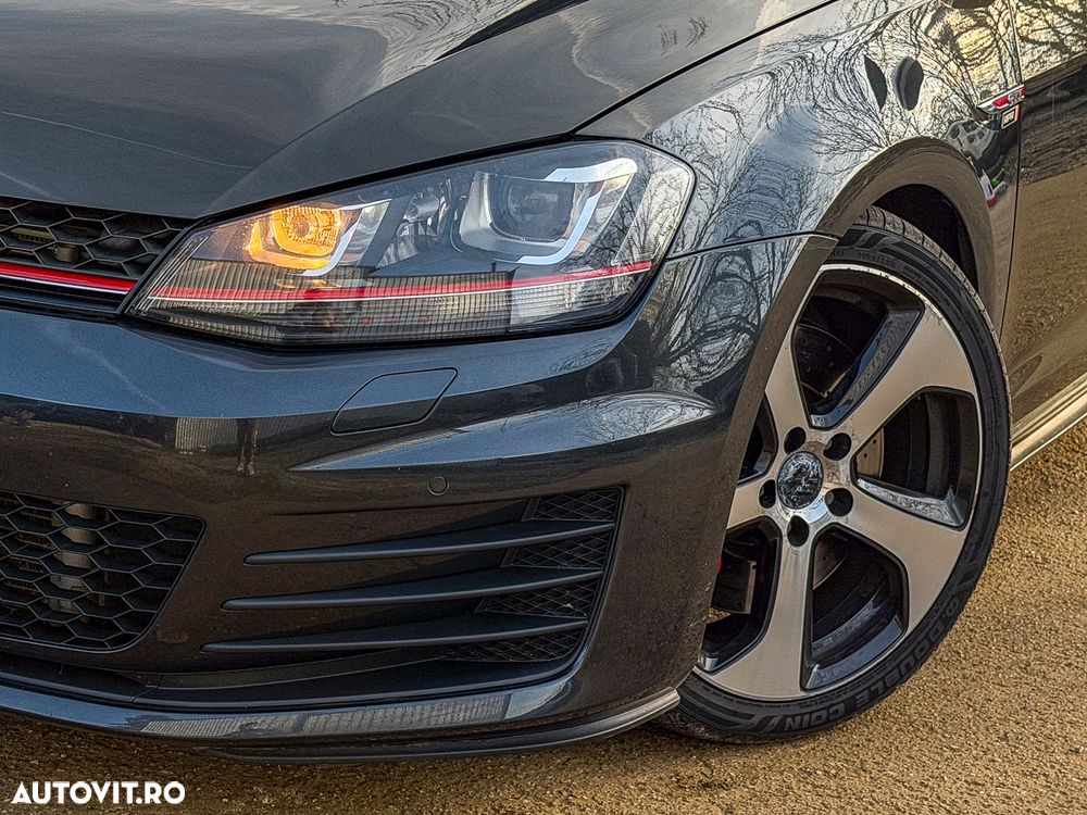 Volkswagen Golf - 32