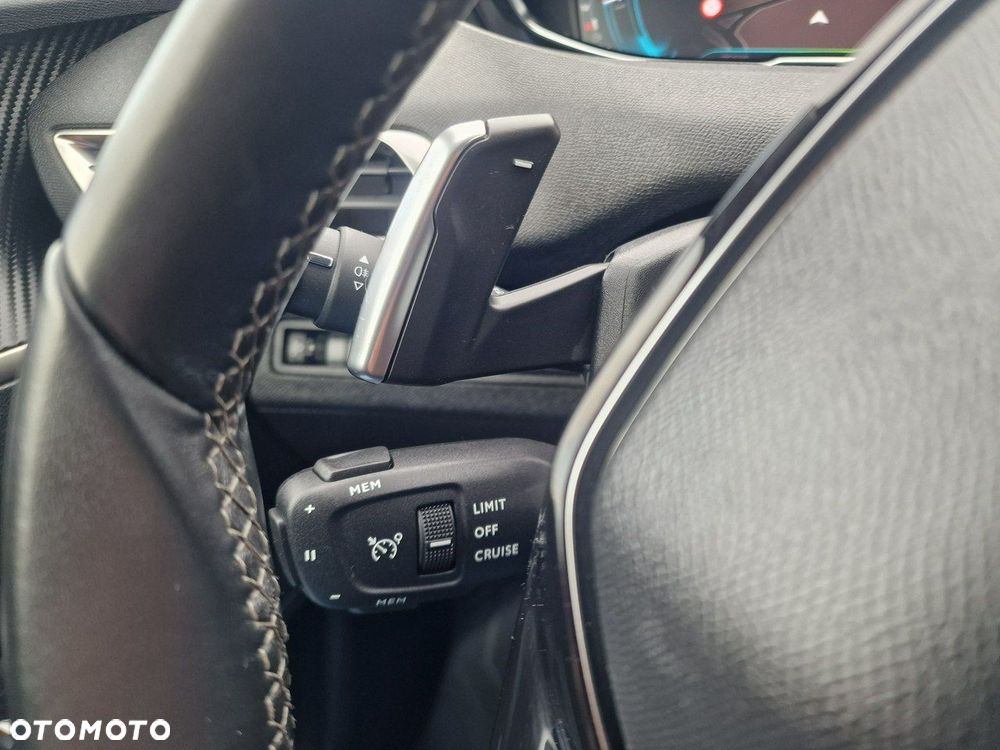 Peugeot 3008 1.6 PureTech Hybrid PHEV Allure S&S EAT8 - 39