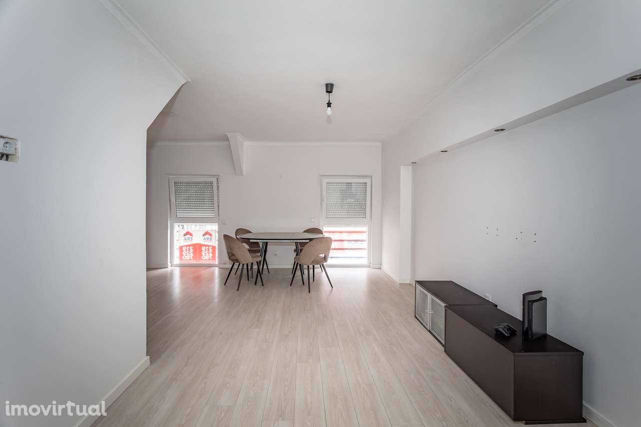 Vende-se T2 em Mem Martins - Grande imagem: 2/22