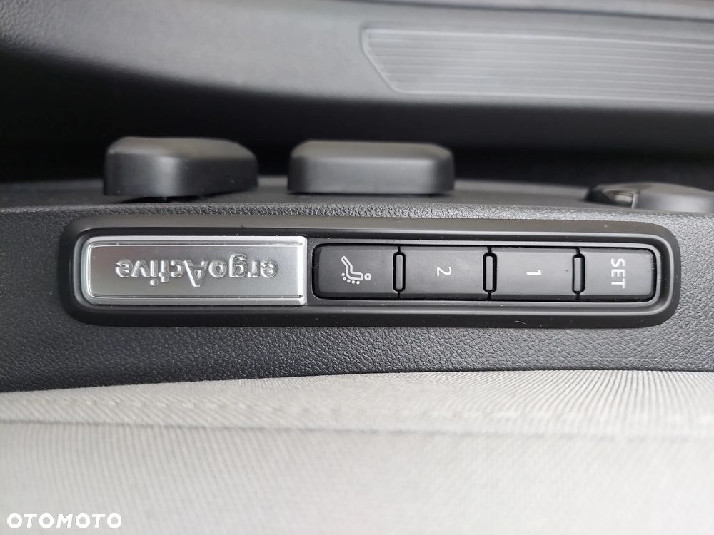 Volkswagen Golf 1.5 eTSI EVO Style DSG - 17