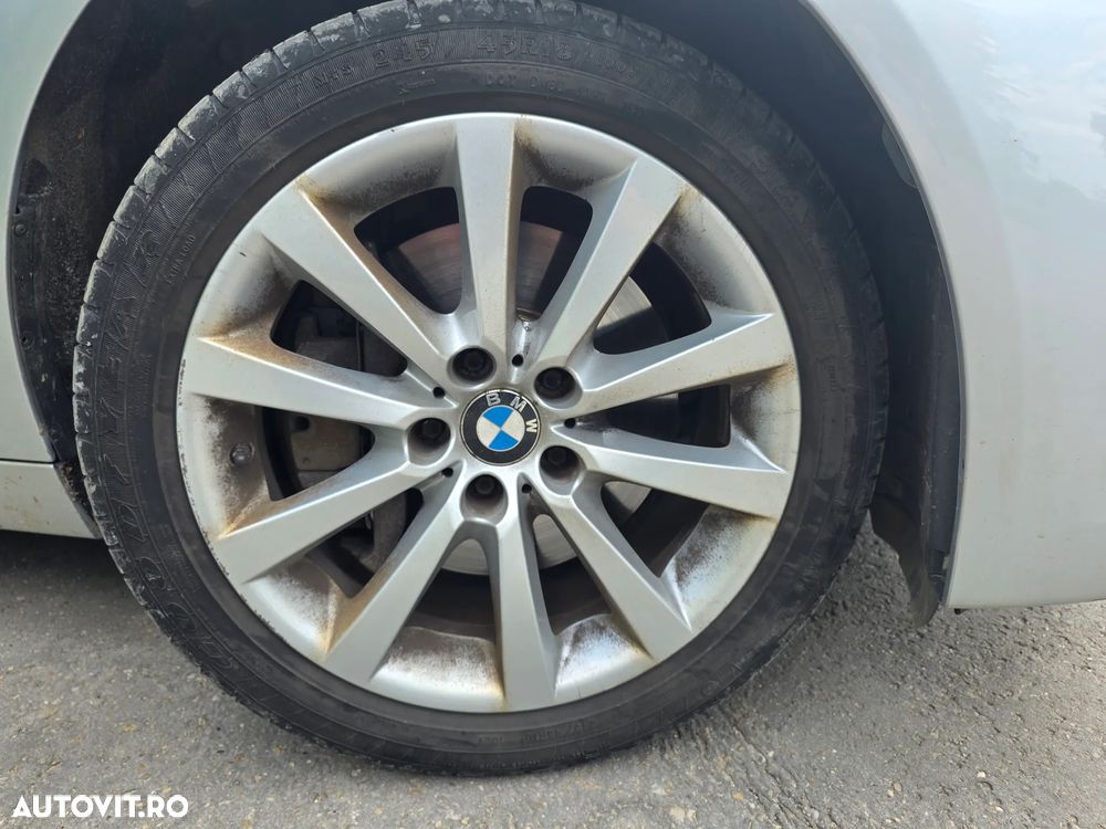 BMW Seria 5 530d xDrive - 26